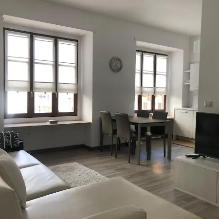 Lagrange Apartment *